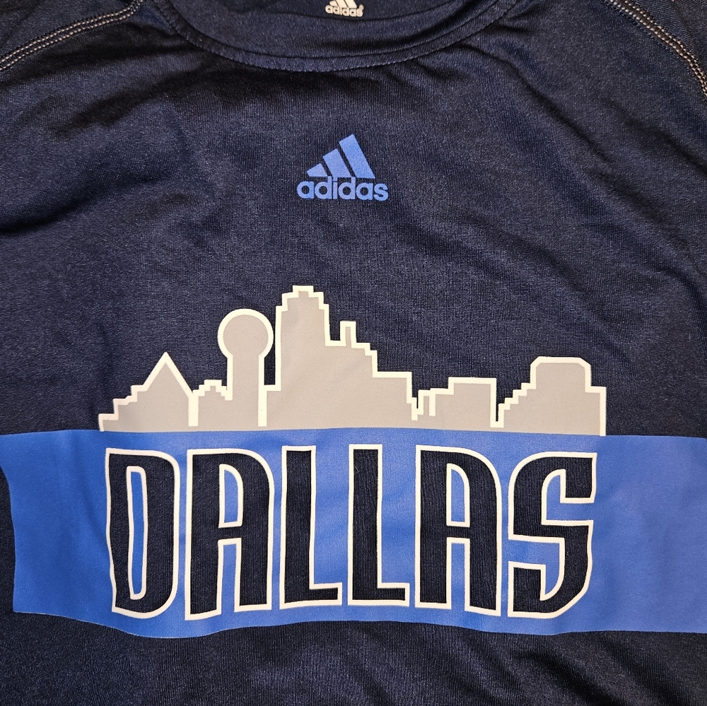 Large Dallas Mavericks Shirt